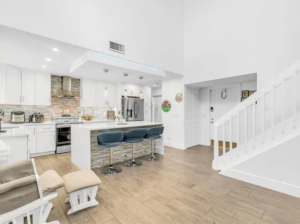 6238 NW 170th Ter, Hialeah, FL 33015