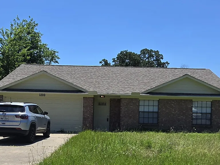 1200 Hardwood Ln — Photo 1