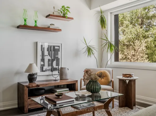100 Coxwell Ave #15, Toronto, ON M4L 0B5