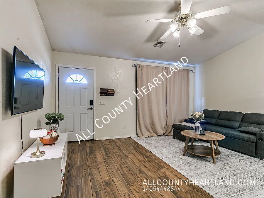 Charming 2 Bed, 2 Bath Home in Norman! — Photo 2