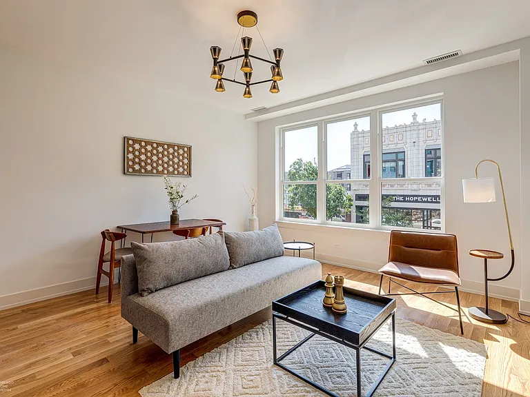 2740 N Spaulding Ave — Photo 26