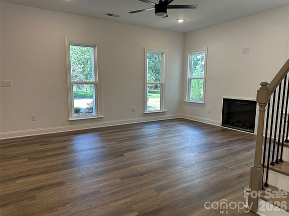 4th image of 816.5 Frederick St