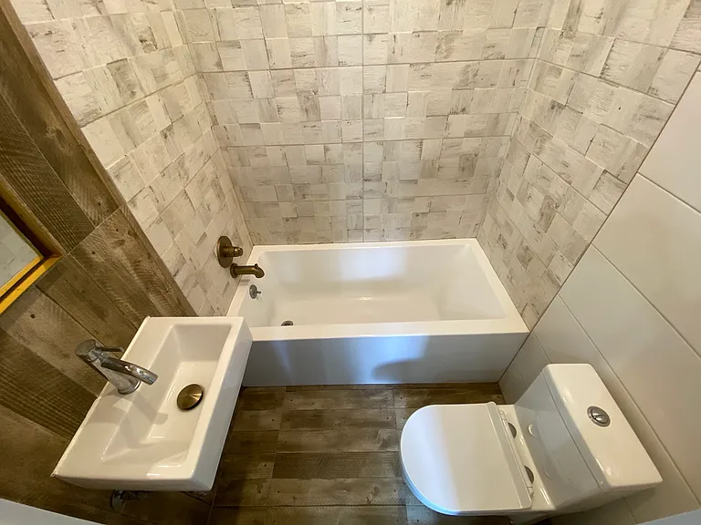 961 Seneca Ave #1B — Photo 3