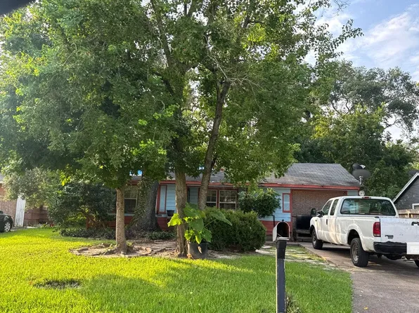 7326 Sterlingshire St, Houston, TX 77016