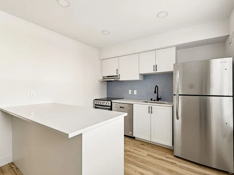 The Crest |NEWLY Renovated Studios, Lofts, 1, 2 & 3 Bedroom Homes Near the Beach — Photo 45
