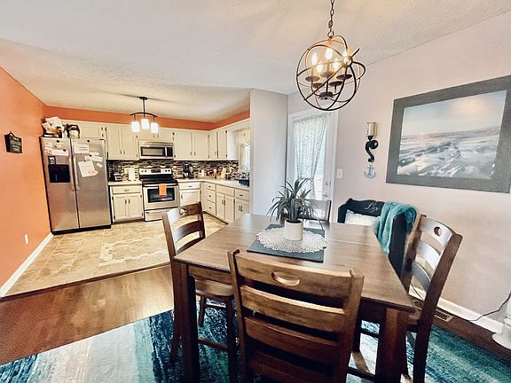 4th image of 517 Caney Ct