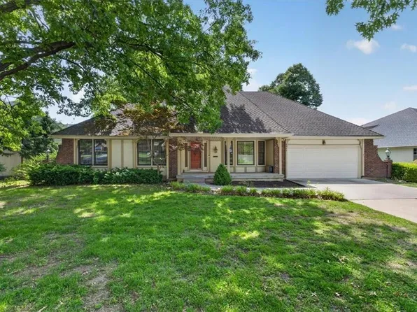 8995 Rosewood Dr, Prairie Village, KS 66207