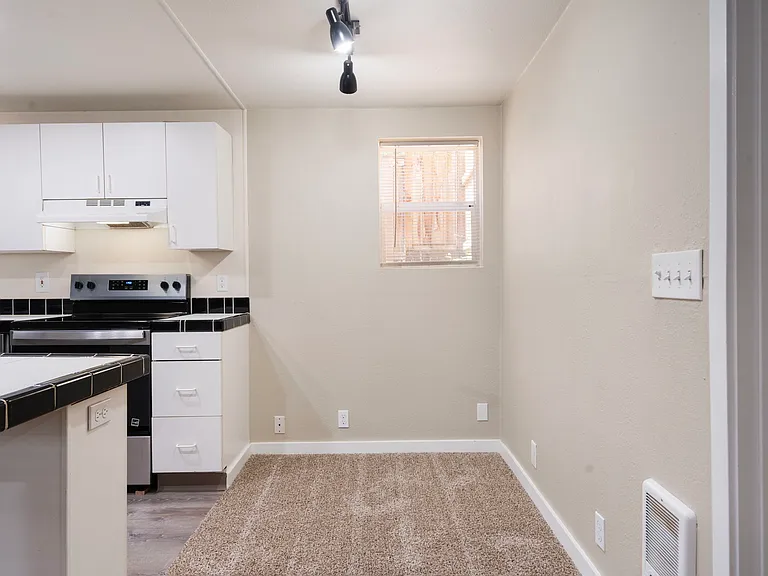 5112 NE Glisan St — Photo 5