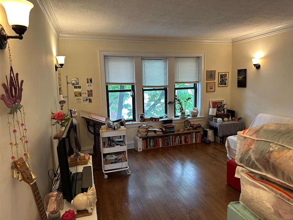 1st image of 5039 N Washtenaw Ave APT 3