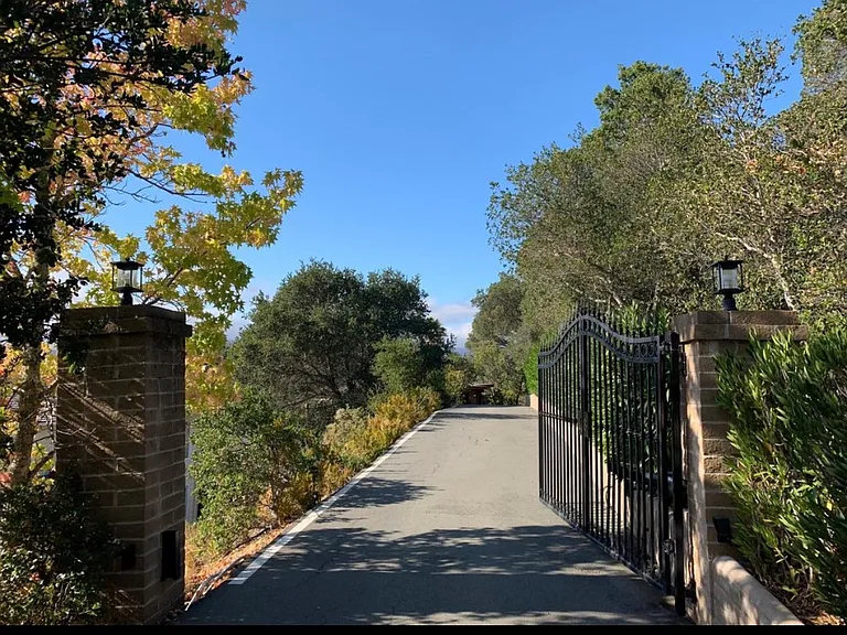 18 Pepper Way — Photo 4