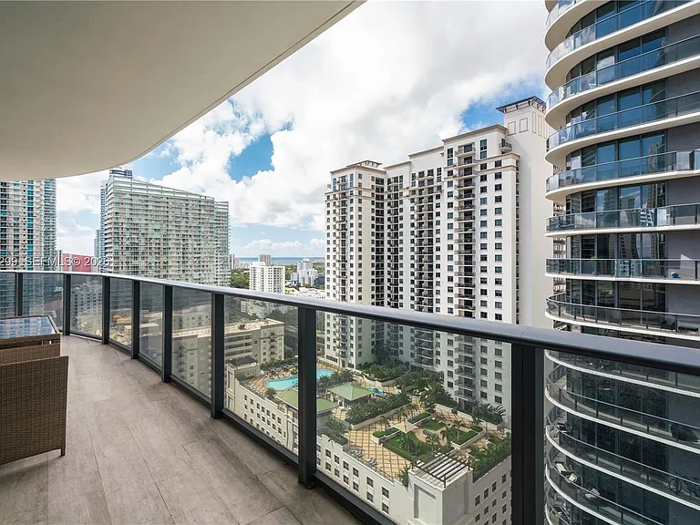 45 SW 9th St #2306 — Photo 9