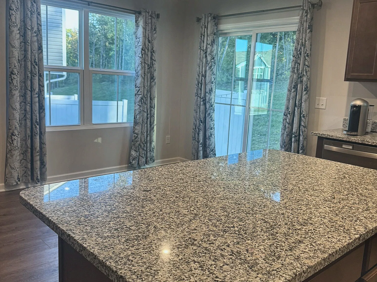 3 bed, 2.5 bath, 1428 sqft, $1,950 — Photo 4