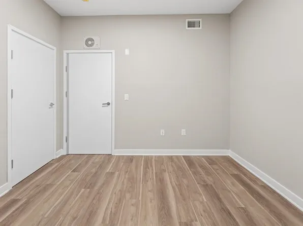 475 Communipaw Avenue image 12 of 37