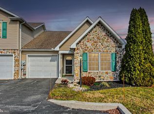 16 Oxen Ln, New Oxford, PA 17350