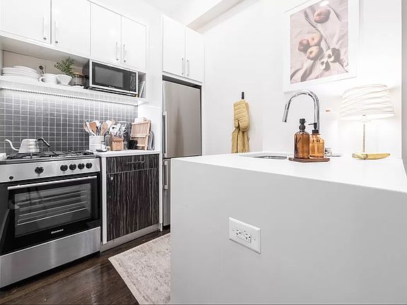 4th image of 441 Franklin Ave #2B