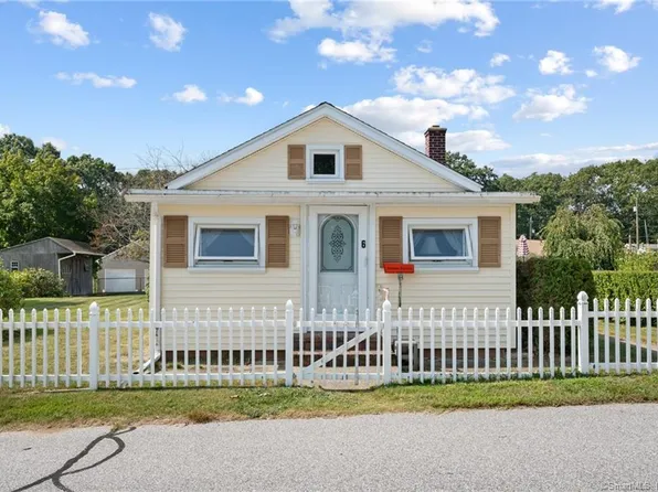 6 Point Street, Preston, CT 06365