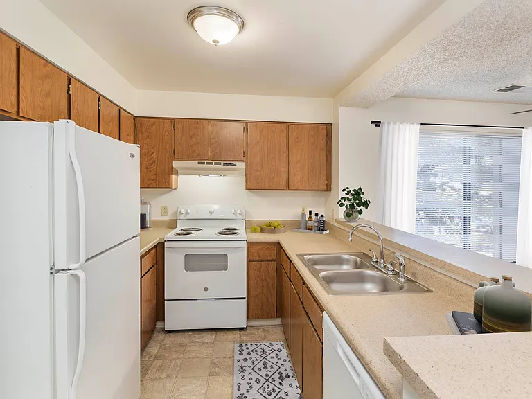 Western Terrace Apartments — Photo 18