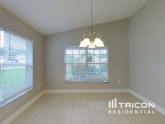 5th image of 401 Lisa Ann Ct