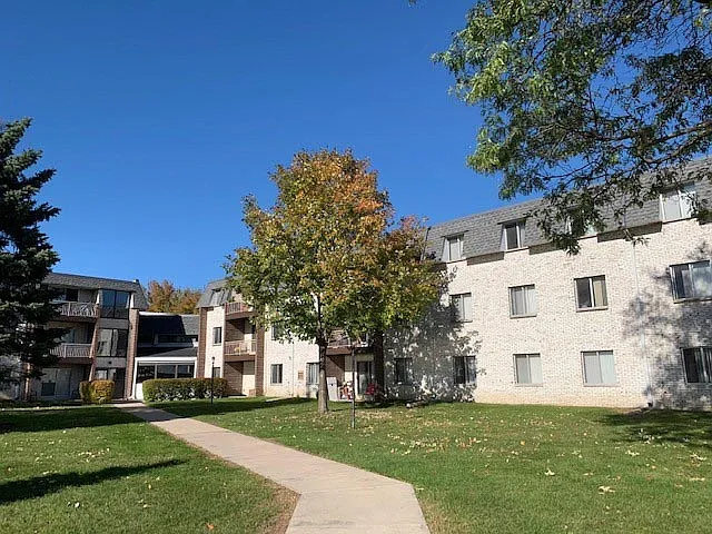 White Bear Royal Apartments — Photo 3