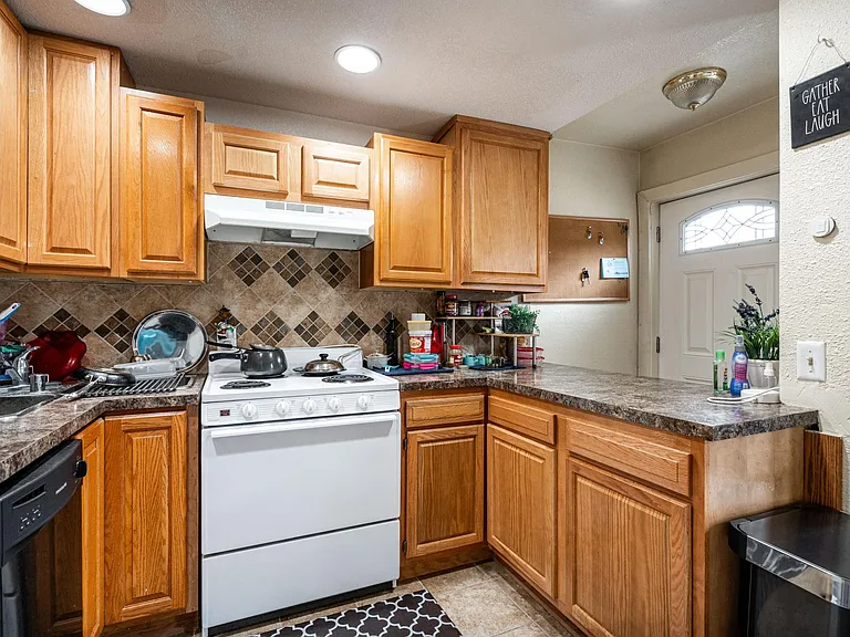 1627 N Farwell Ave #A — Photo 11