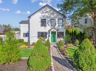 11 Locust Pl, Wayne, NJ 07470