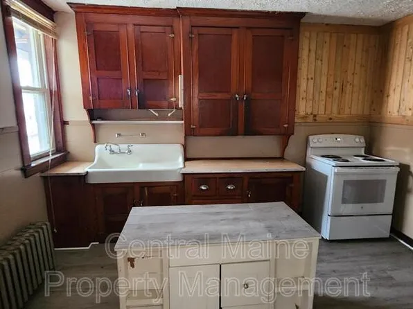 76 Ash St #4, Lewiston, ME 04240