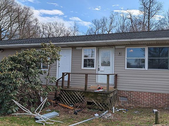 4th image of 207 Scotch Pine Rd