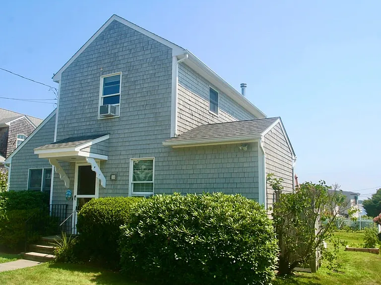 15 Anawan Ave — Photo 4