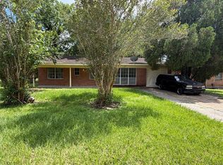 5230 Greylog Dr, Houston, TX 77048
