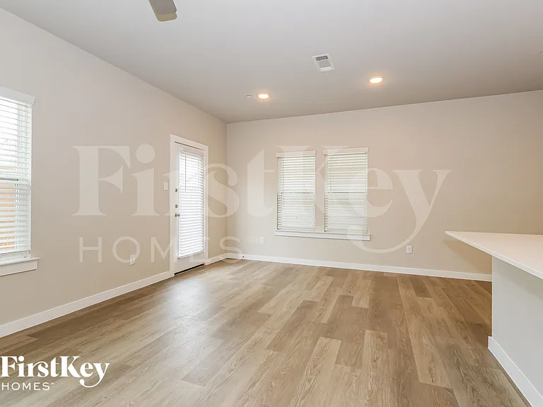 18342 W Centro Cir — Photo 6