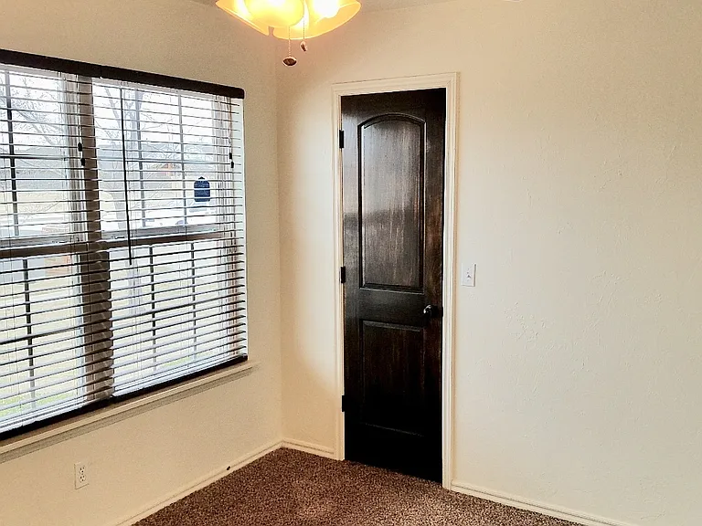 2508-2510 Leeds Ln — Photo 6