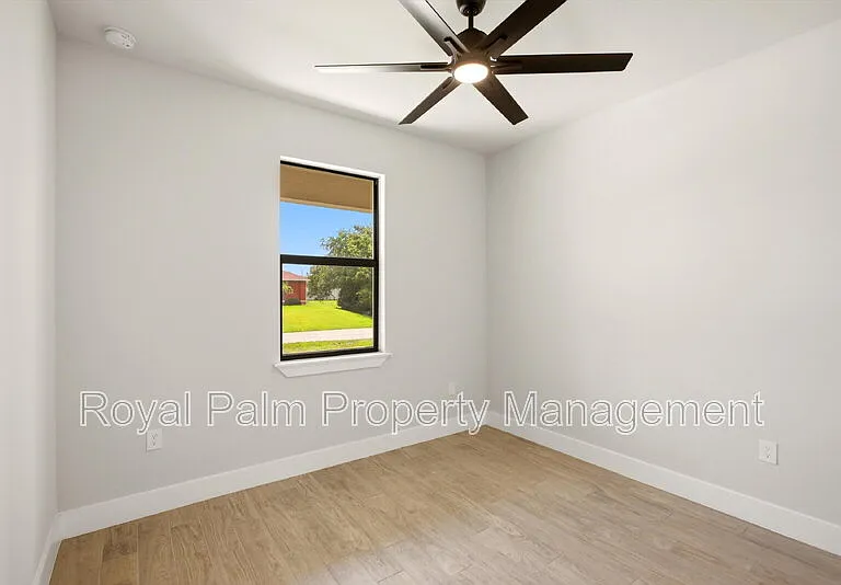 3750 NE 13th Ave — Photo 26