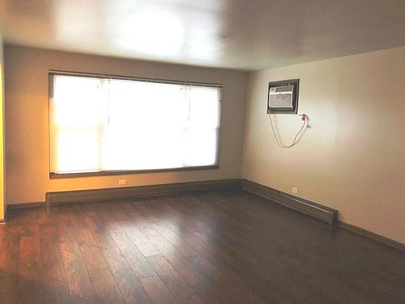 2nd image of 1642 Harbor Ave #3W