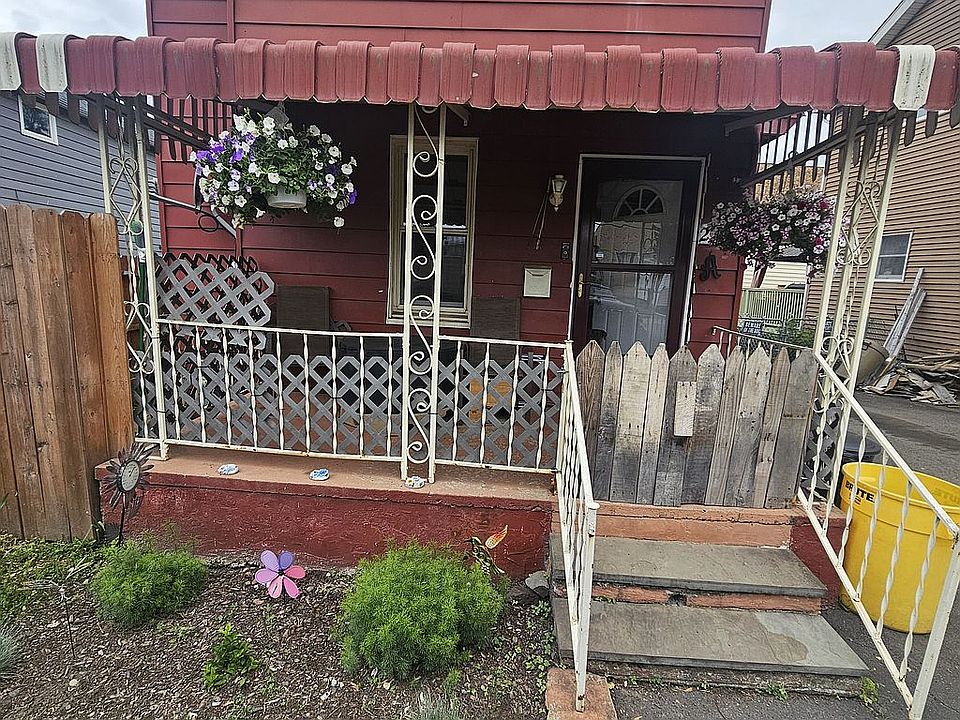 2nd image of 297 Memorial St #297