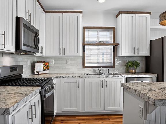 2nd image of 401 Walleye Rd