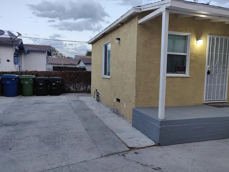 10th Ave — Photo 5