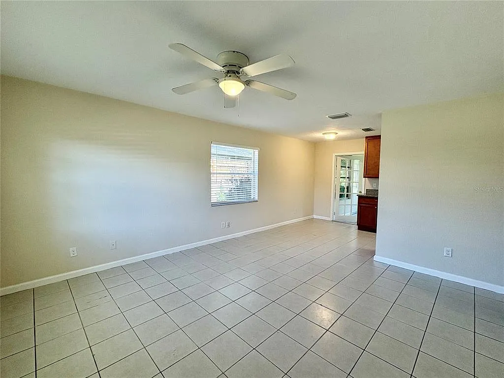 3 bed, 2.0 bath, 1090 sqft, $1,695 — Photo 3
