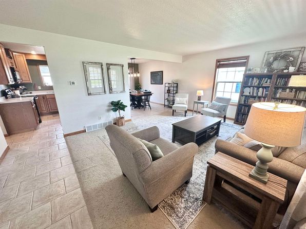 482 Greenbriar Ave, Fond Du Lac, WI 54935