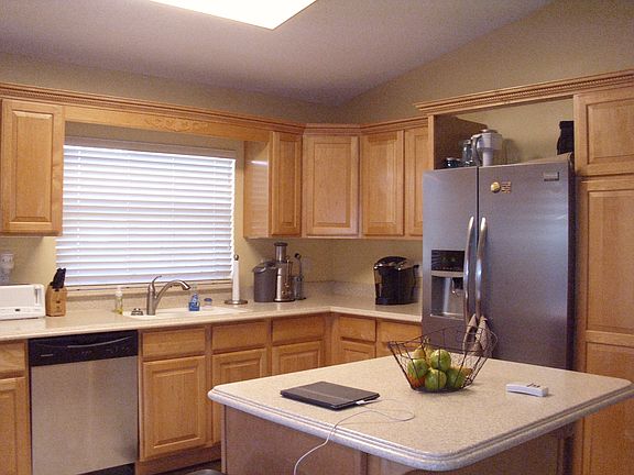 3rd image of 320 SW 187th Ave