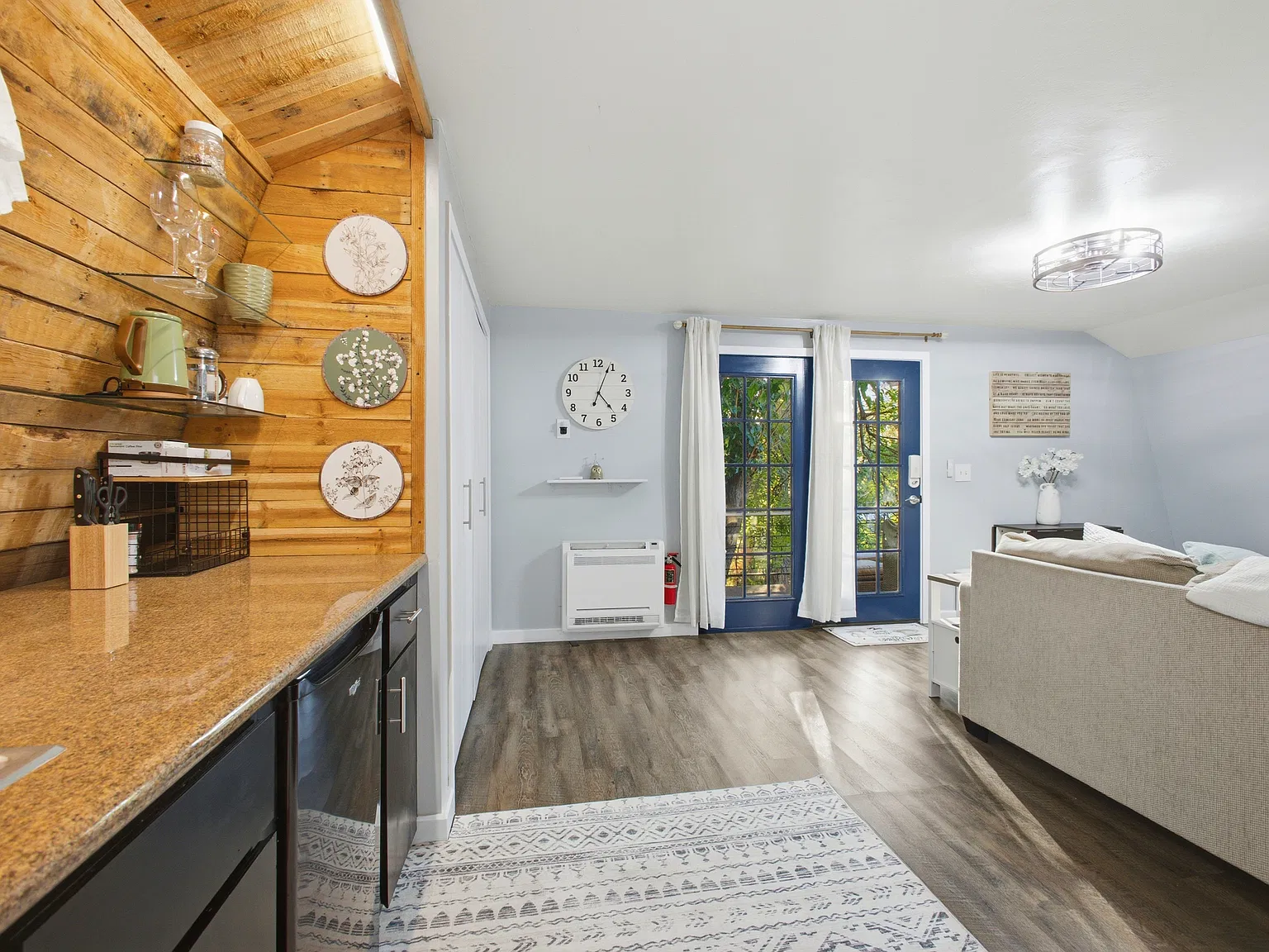 1 bed, 415 sqft, $1,350 — Photo 3
