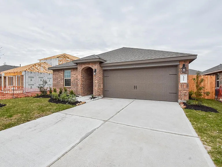 1427 Central Heights Dr — Photo 2