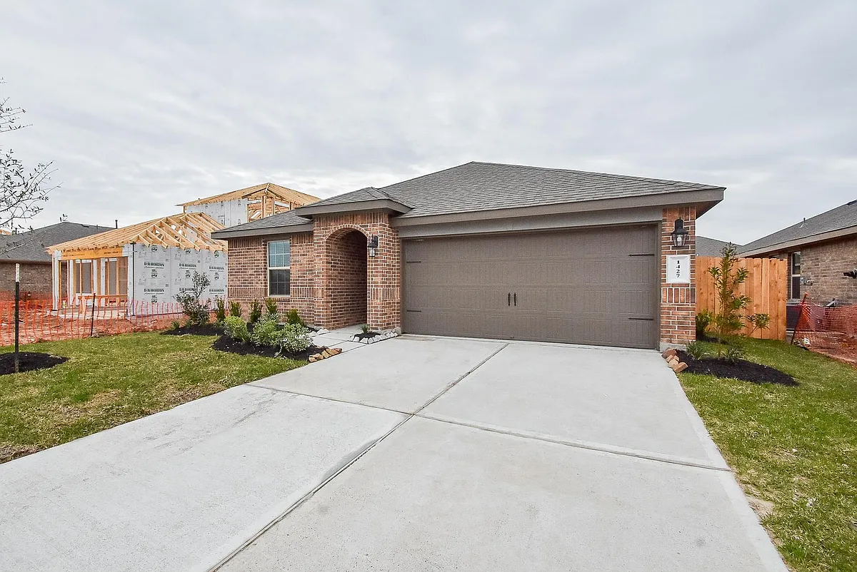 Building Photo - 1427 Central Heights Dr