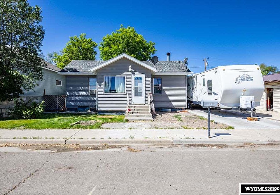 1st image of 524 4th Ave W
