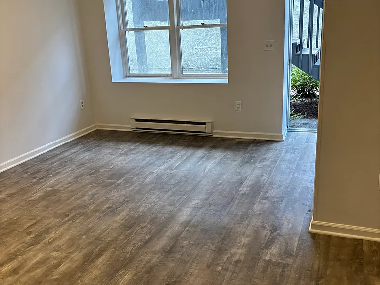 31 Railroad St — Photo 9