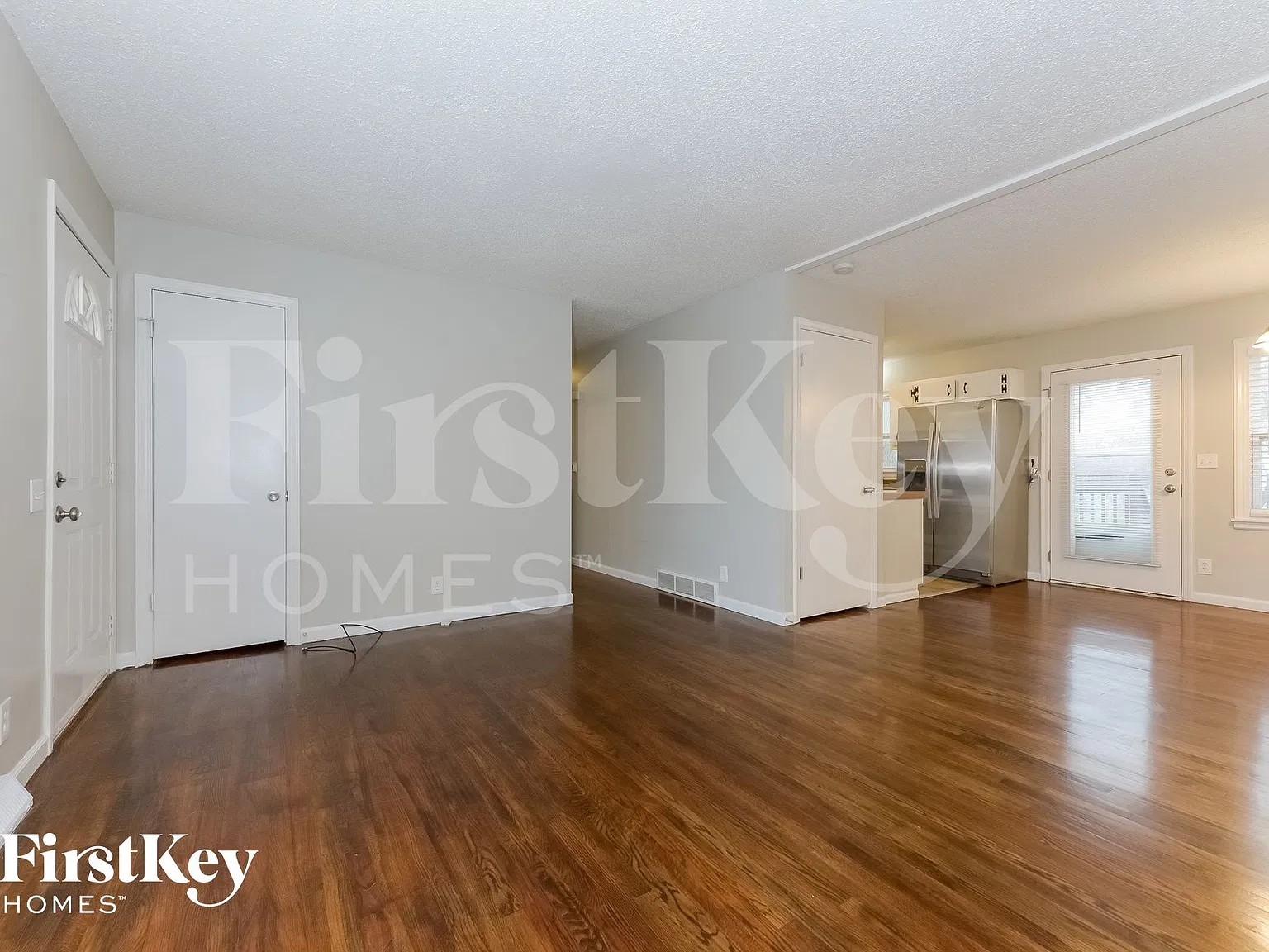 3 bed, 1.5 bath, 888 sqft, $1,470 — Photo 4