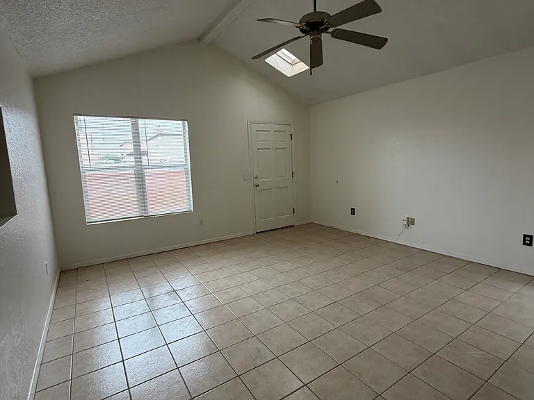 344 Bartlett Dr #E — Photo 12