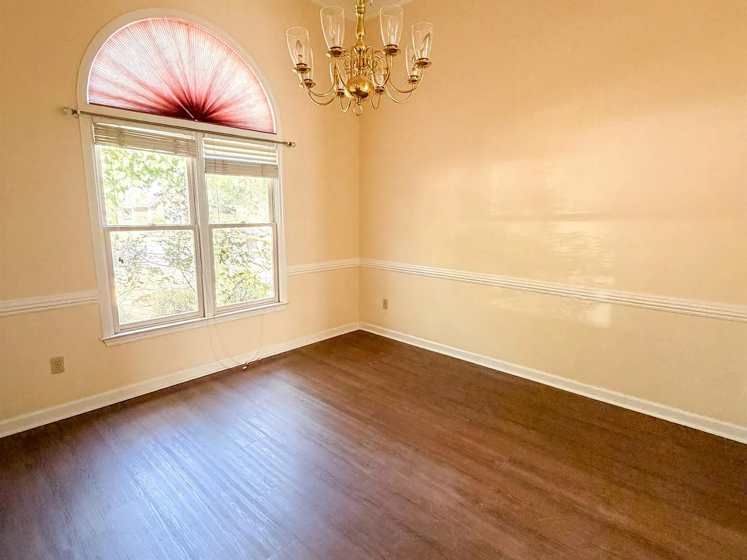 3 bed, 2.0 bath, 2151 sqft, $2,300 — Photo 3