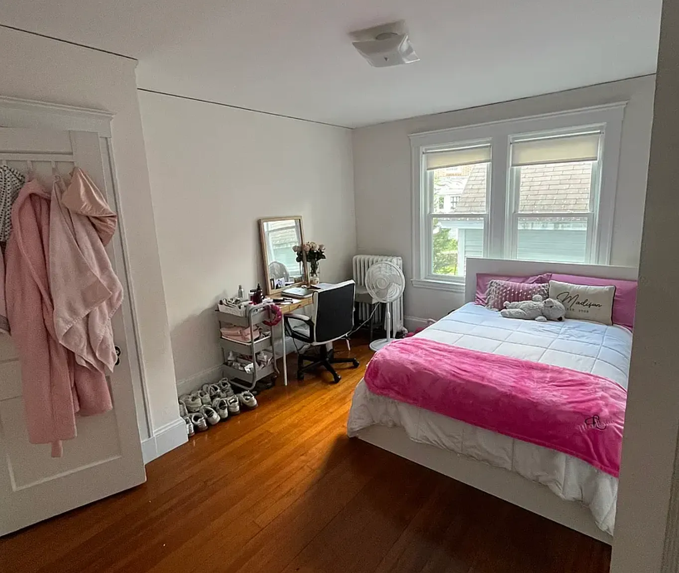 4 bed, 1200 sqft, $4,200 — Photo 4