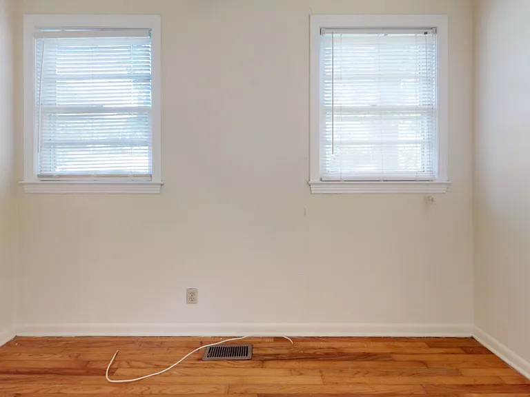 610 Kyle St — Photo 14