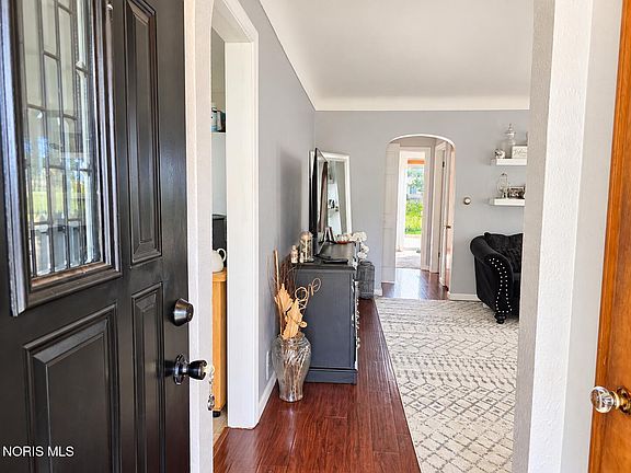 3rd image of 2711 Claredale Rd